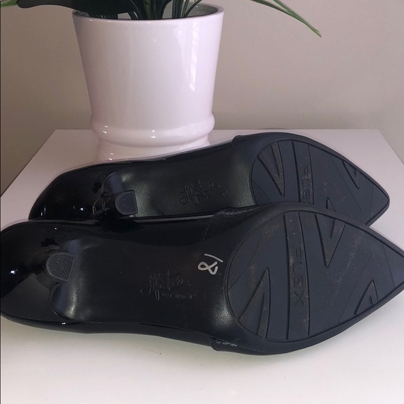 Life Stride Black Pumps - Picture 5 of 7
